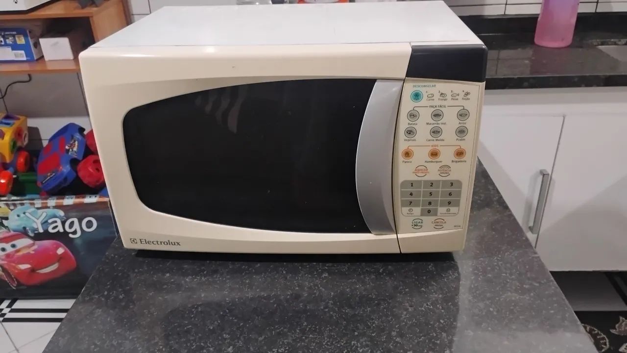 Microondas Eletrolux 18 litros funcionando perfeitamente 