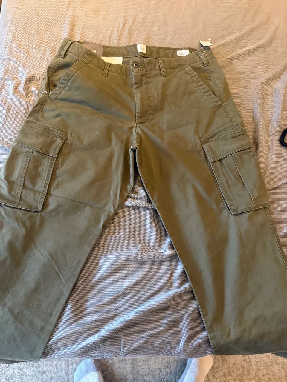 Calça Cargo GAP Essential Straight - Verde Militar - Nova com Etiqueta - Foto 4