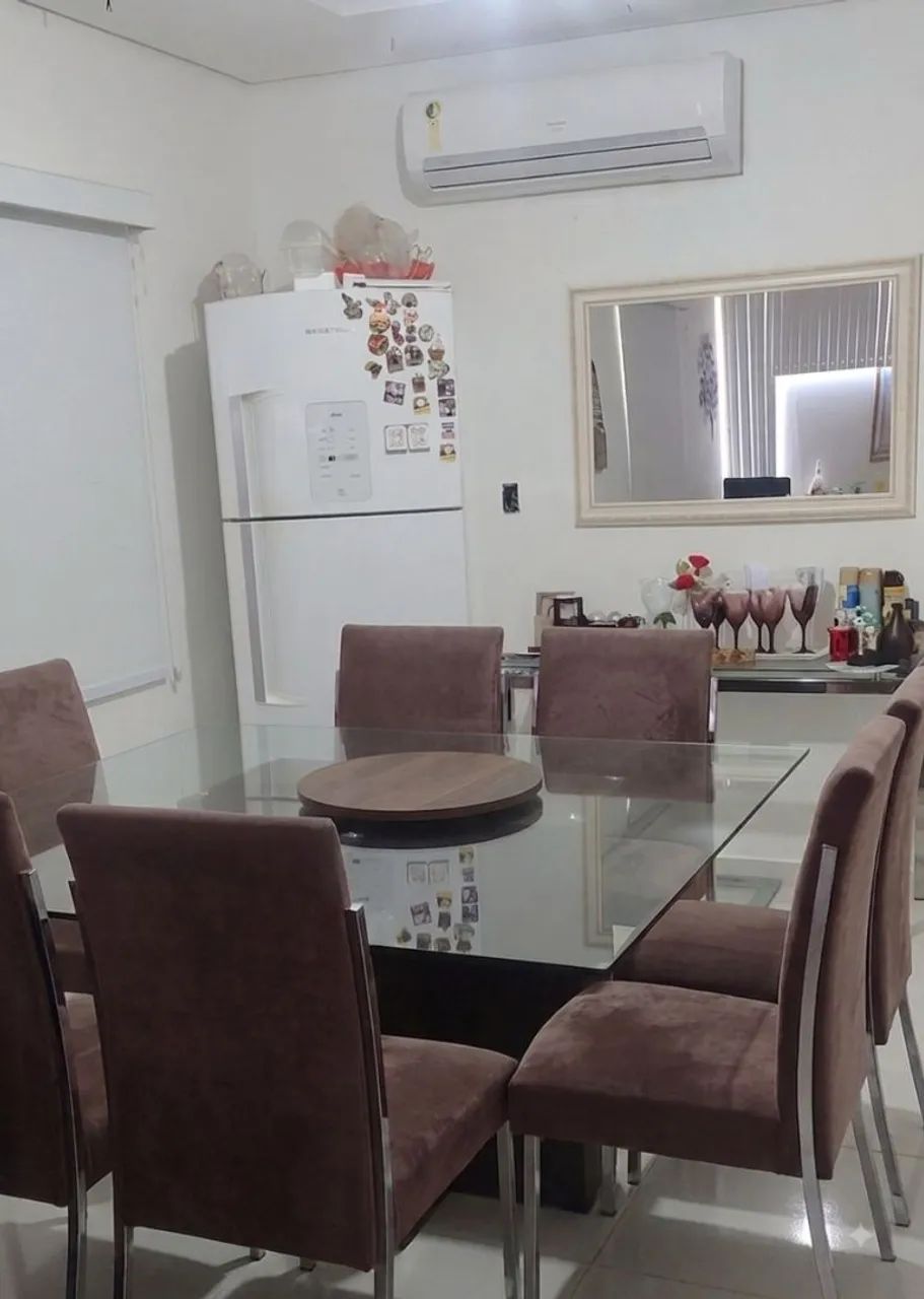 Mesa de 8 lugares e tampo giratório 