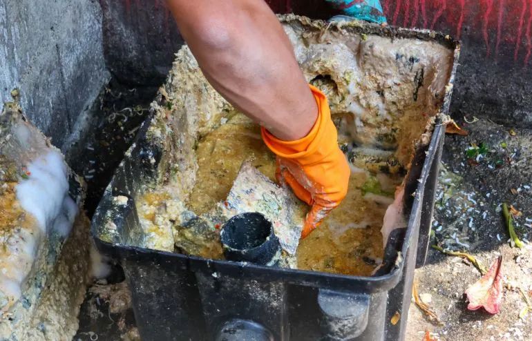Limpeza de esgoto e caixa de gordura