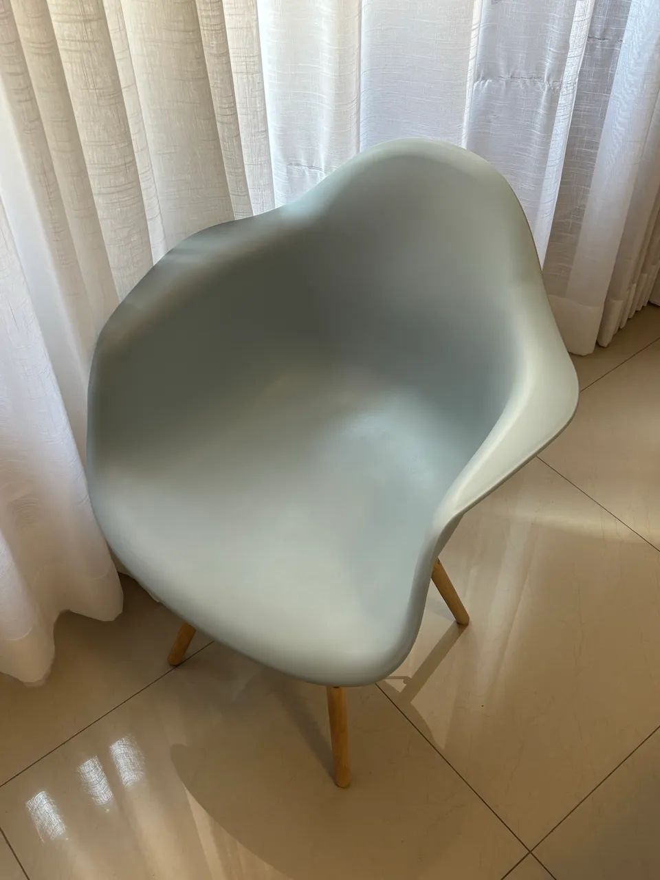 Cadeira Charles Eames Arm Base Madeira  - Foto 2