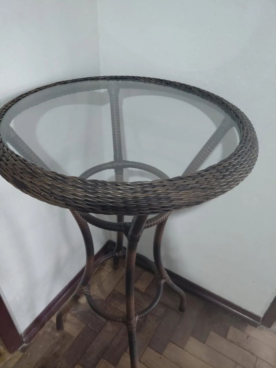 Mesa bistrô usada em perfeito estado