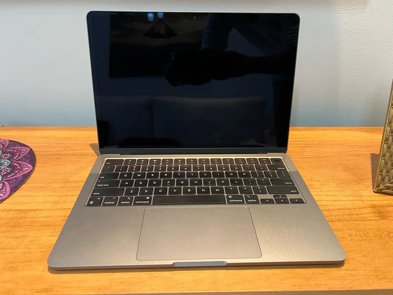 MacBook Air Apple M3 Chip com 16GB de Memória, Armazenamento 256GB