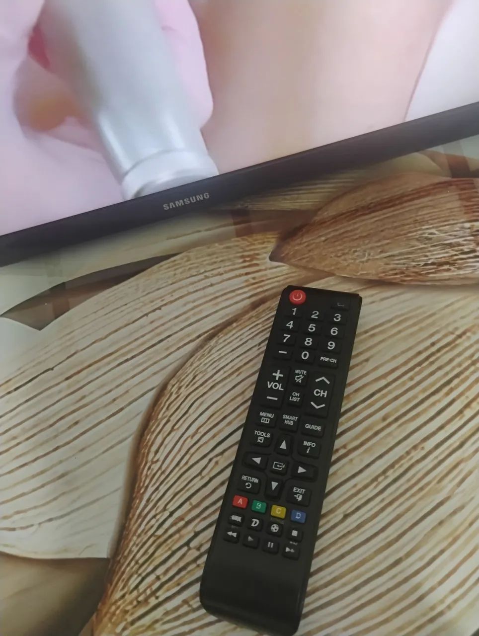 Vendece uma tv 32 smart praticamente nova - Foto 3