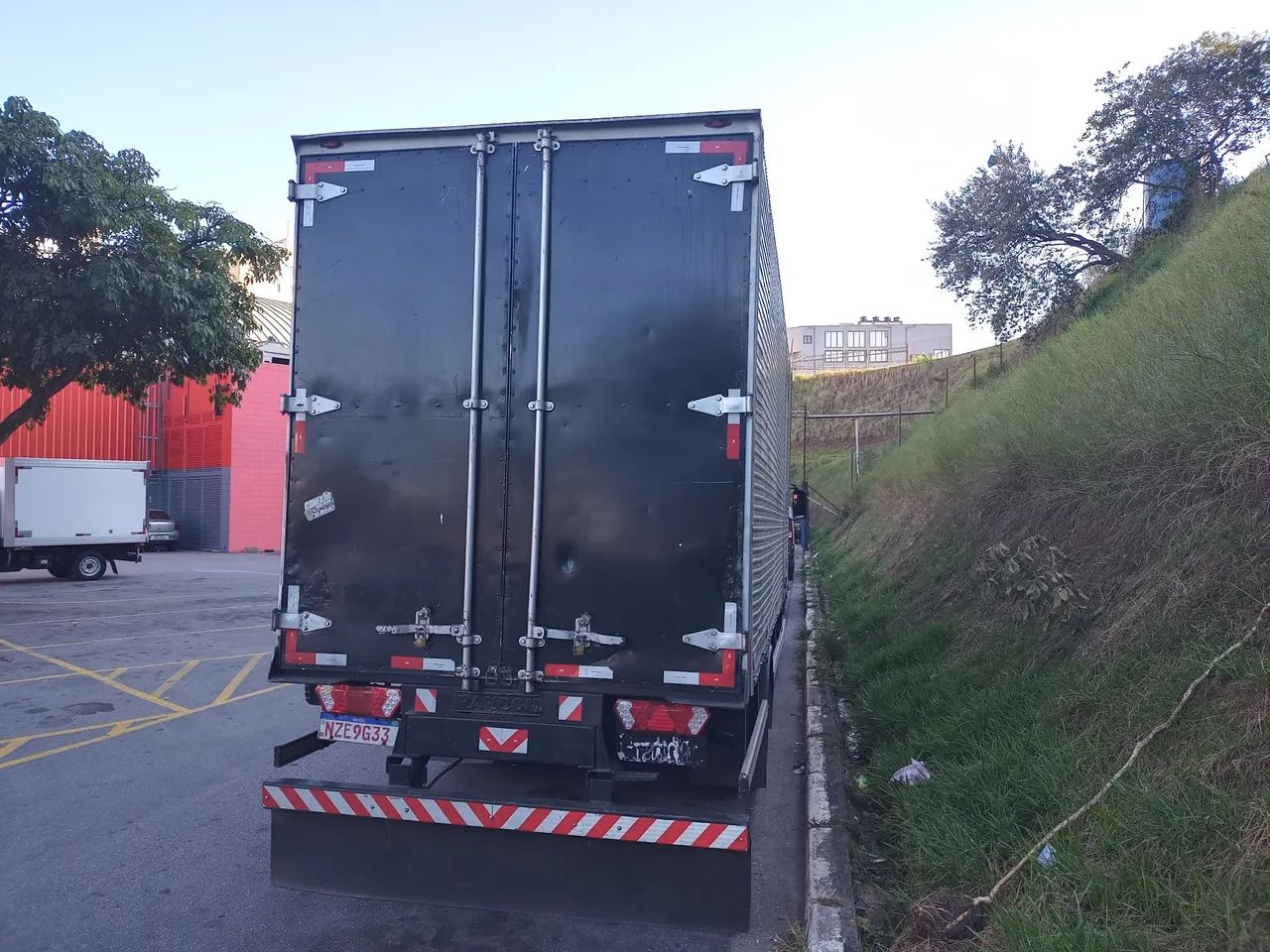 Caminhao bau 7 metros ótimo estado - Foto 4