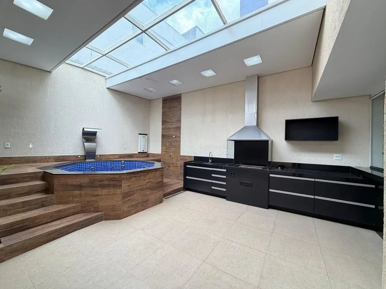 Casa com 5 quartos sendo 2 suítes e 1 suíte master 4 banheiros 5 vagas - Foto 4