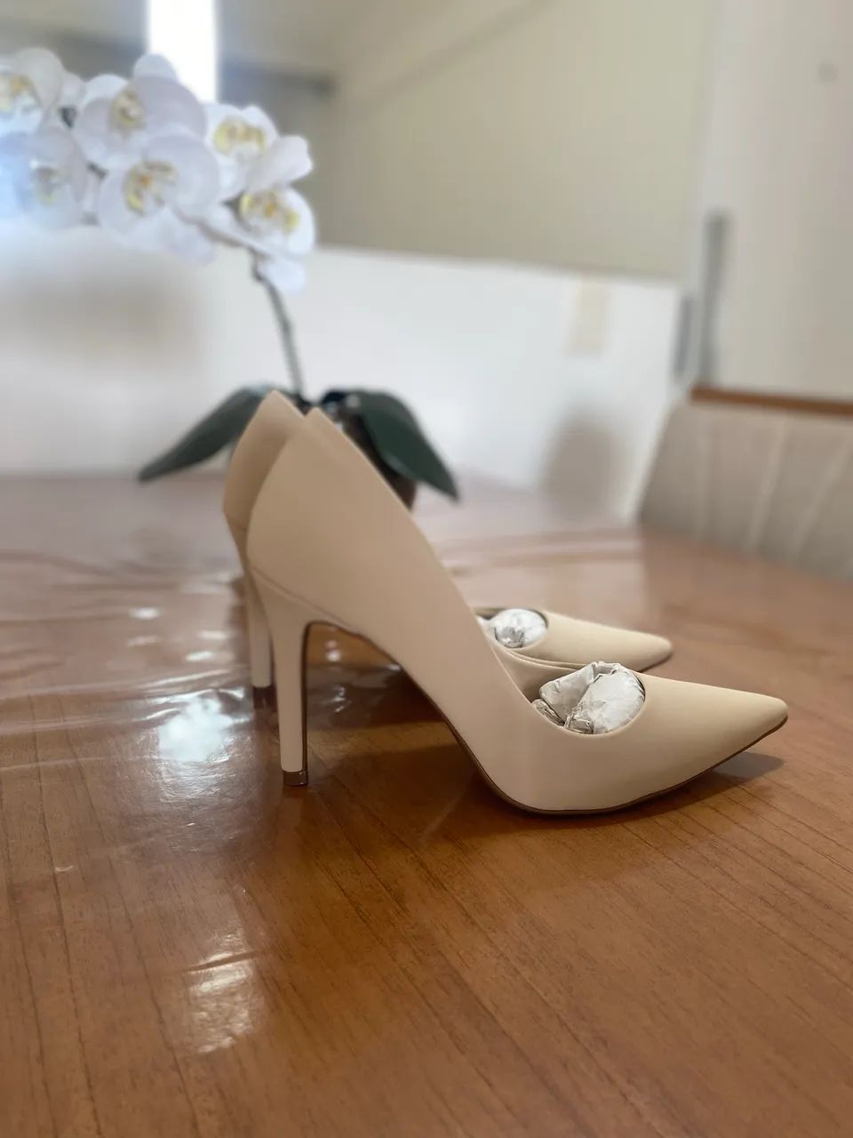 Scarpin cor  off white salto 10 cm - Foto 4