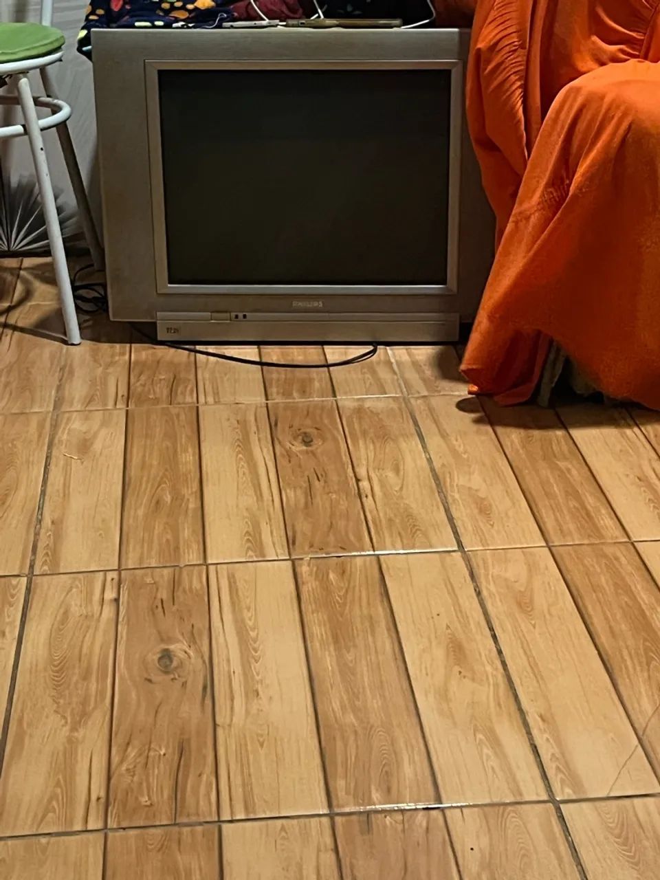 Vende se televisão 