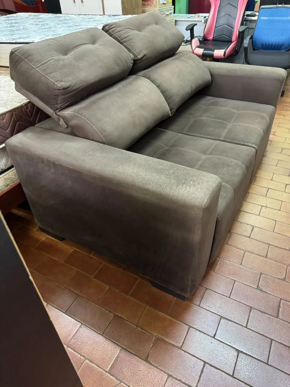 Vendo sofá retrátil e reclinável marrom  - Foto 5