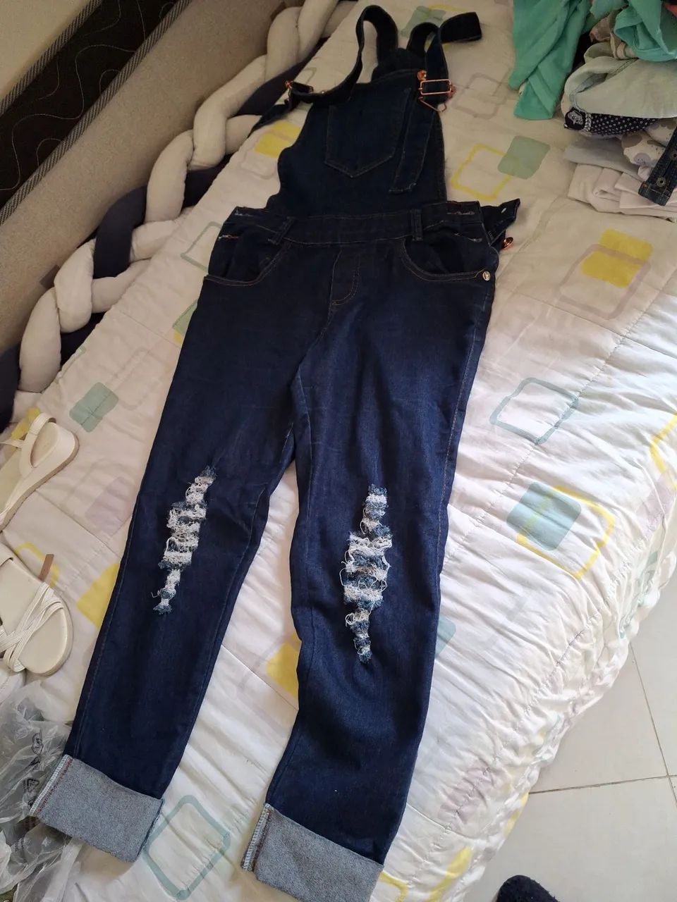 Jardineira Jeans Feminina - Linda e Moderna