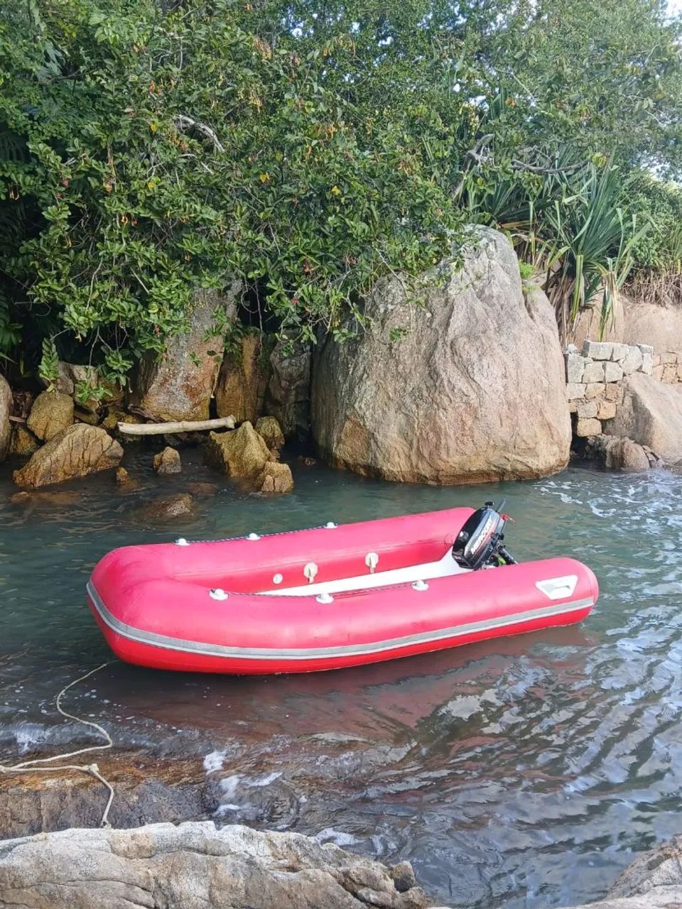 Conjunto bote com motor e carreta