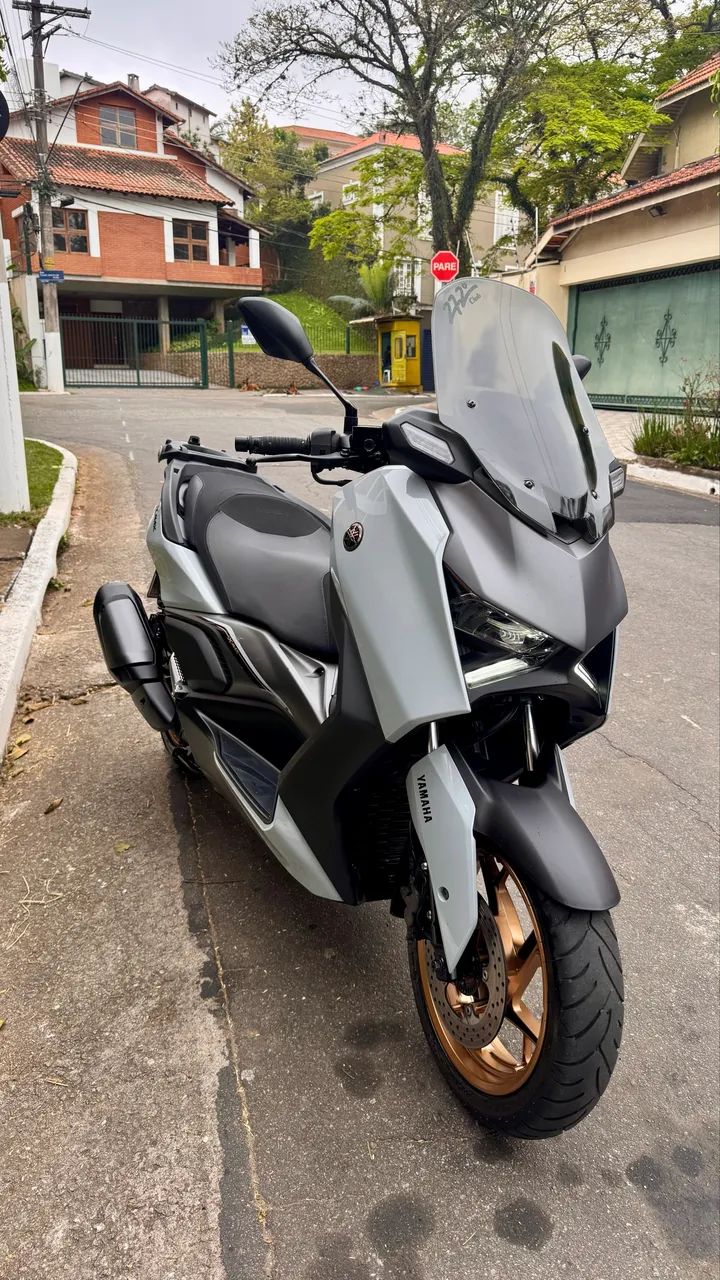XMAX 300