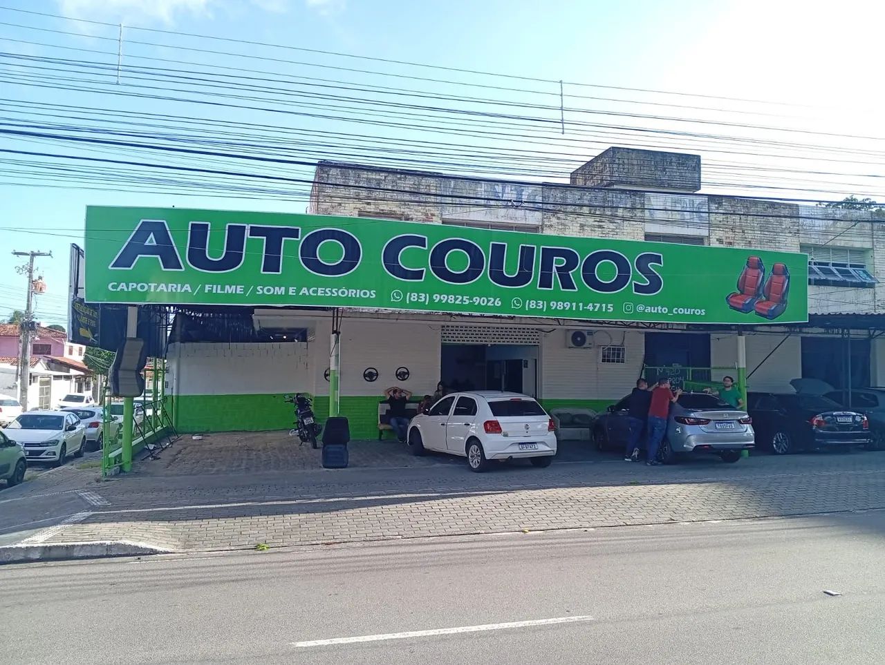 Placas banners e adesivos