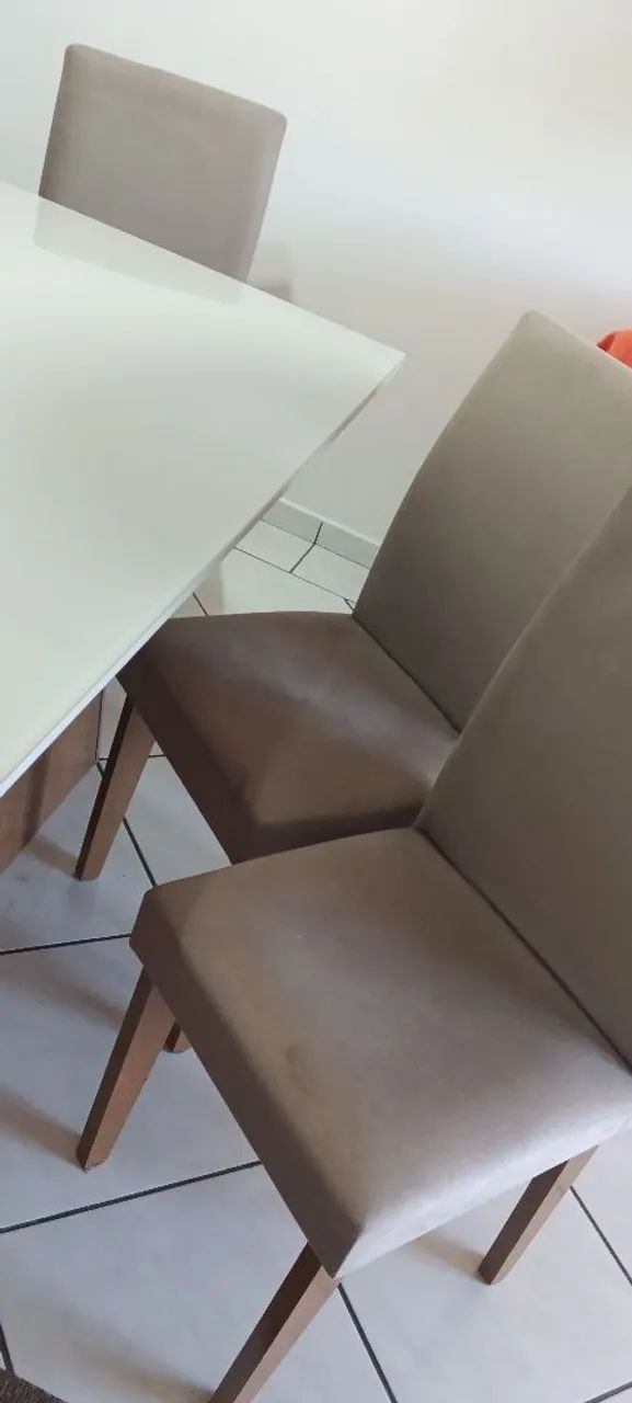 Mesa com 6 cadeiras, tampo madeira e vidro - Foto 2