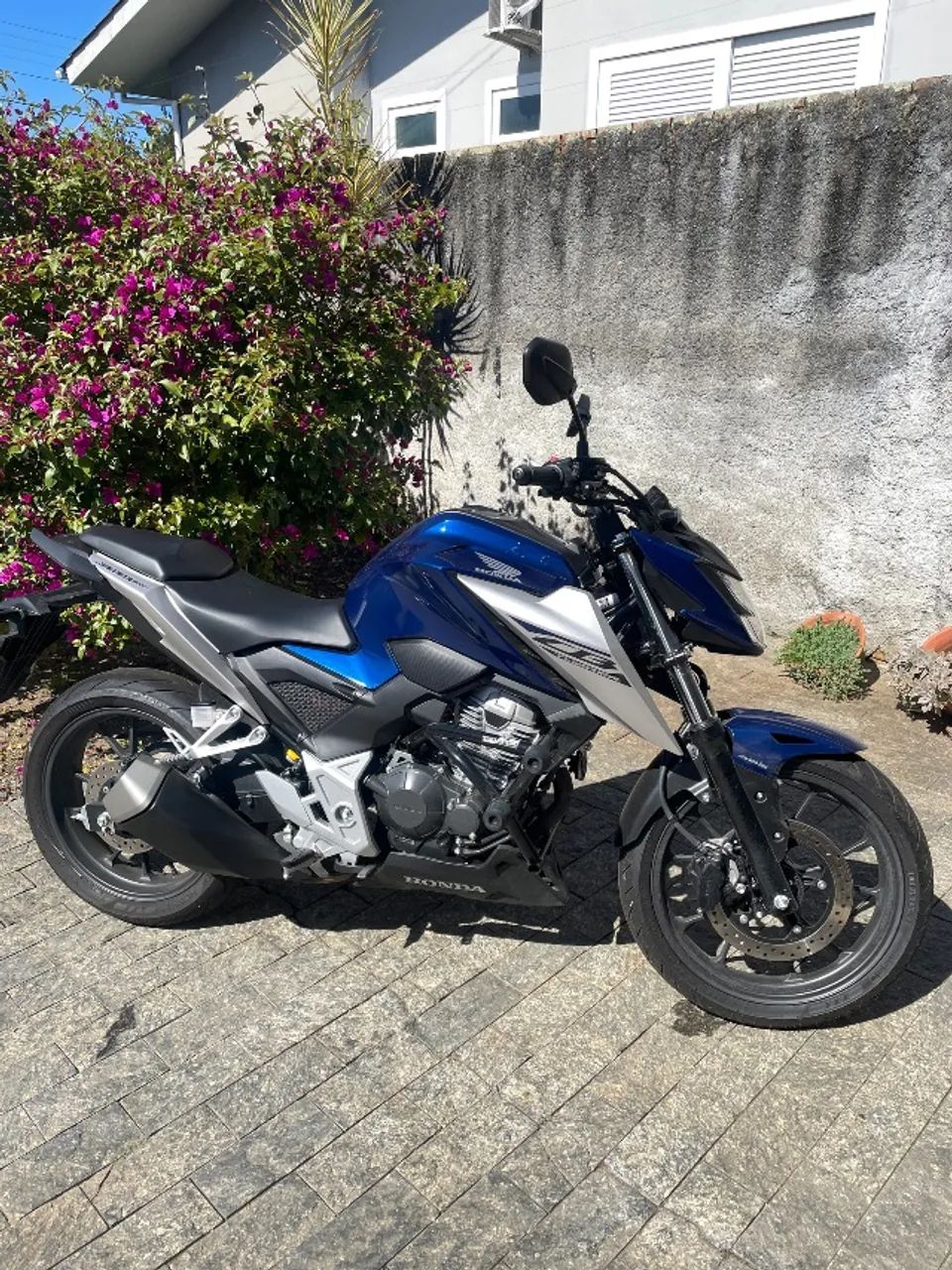 CB300f Twister impecável 2026 - Foto 2