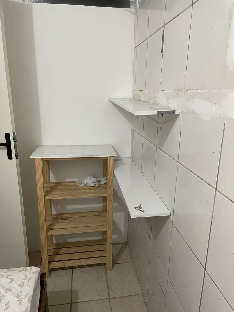 Alugo quartos, com casa mobiliada. 500 reais  - Foto 3