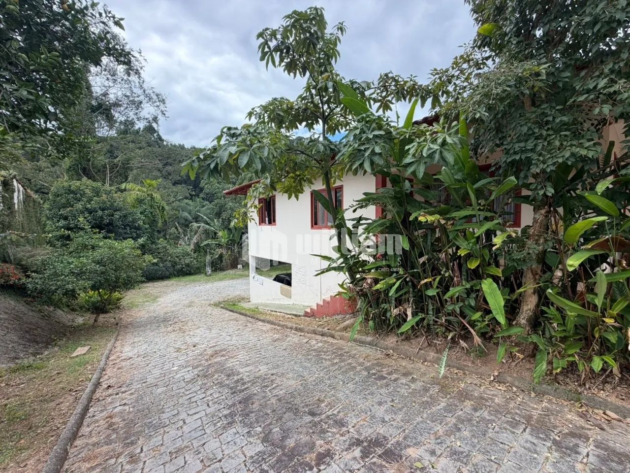 CASA NO CENTRO II - DOIS PAVIMENTOS E COM 4 QUARTOS - Foto 3