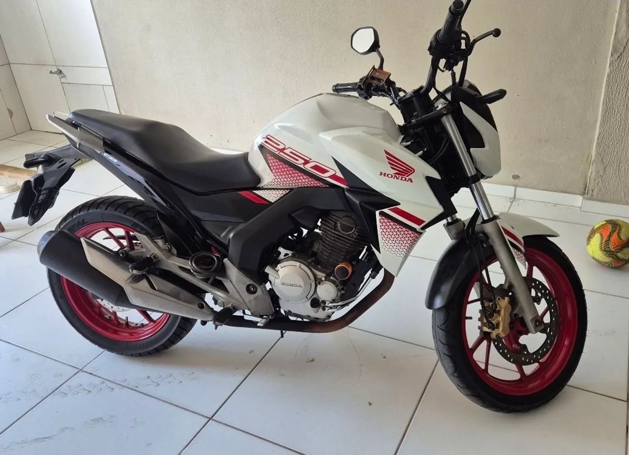 Honda Cb Twitter 250c nova. 