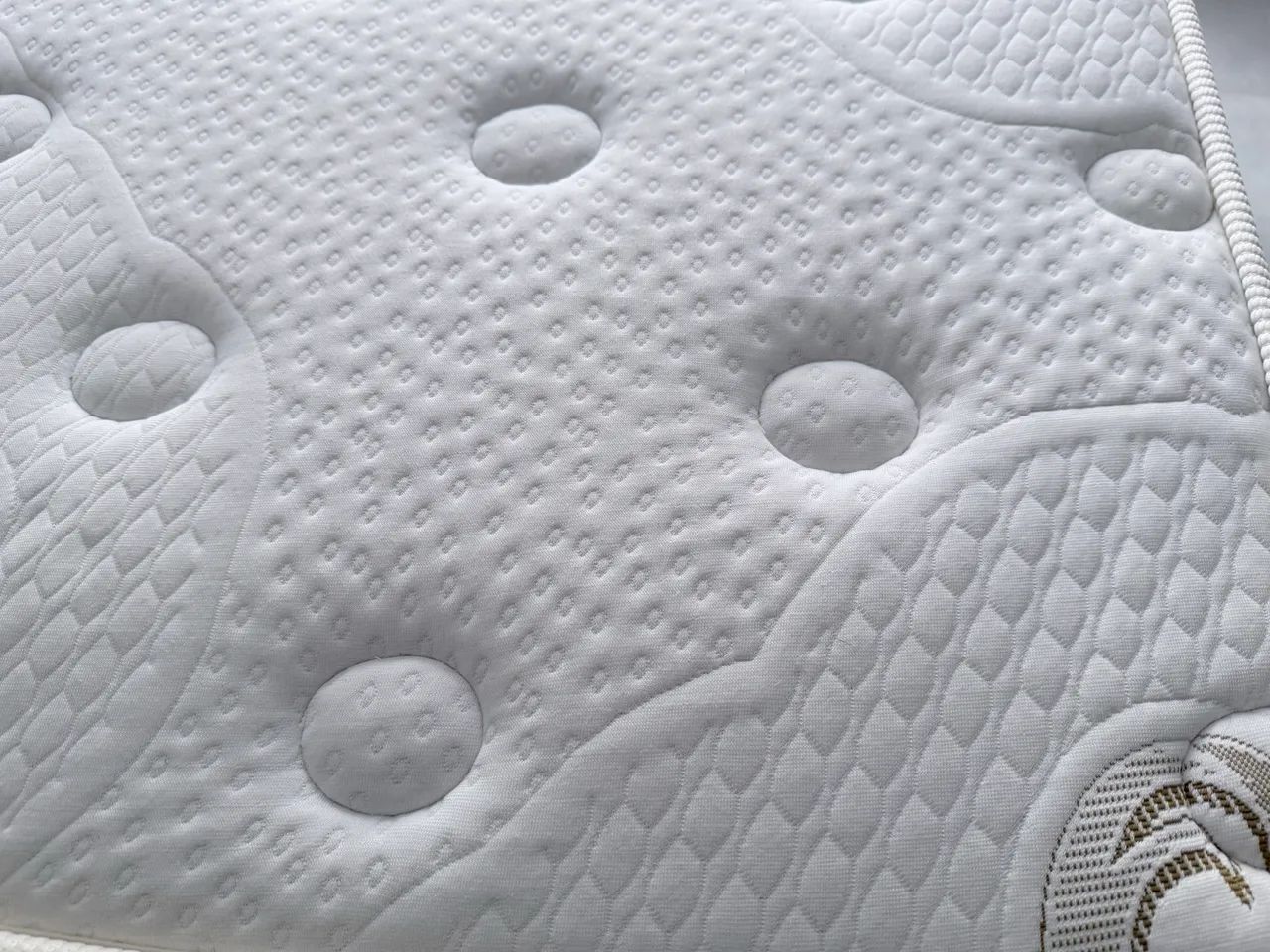 Cama Queen - base e colchão - Ortobom excelente estado - Foto 3