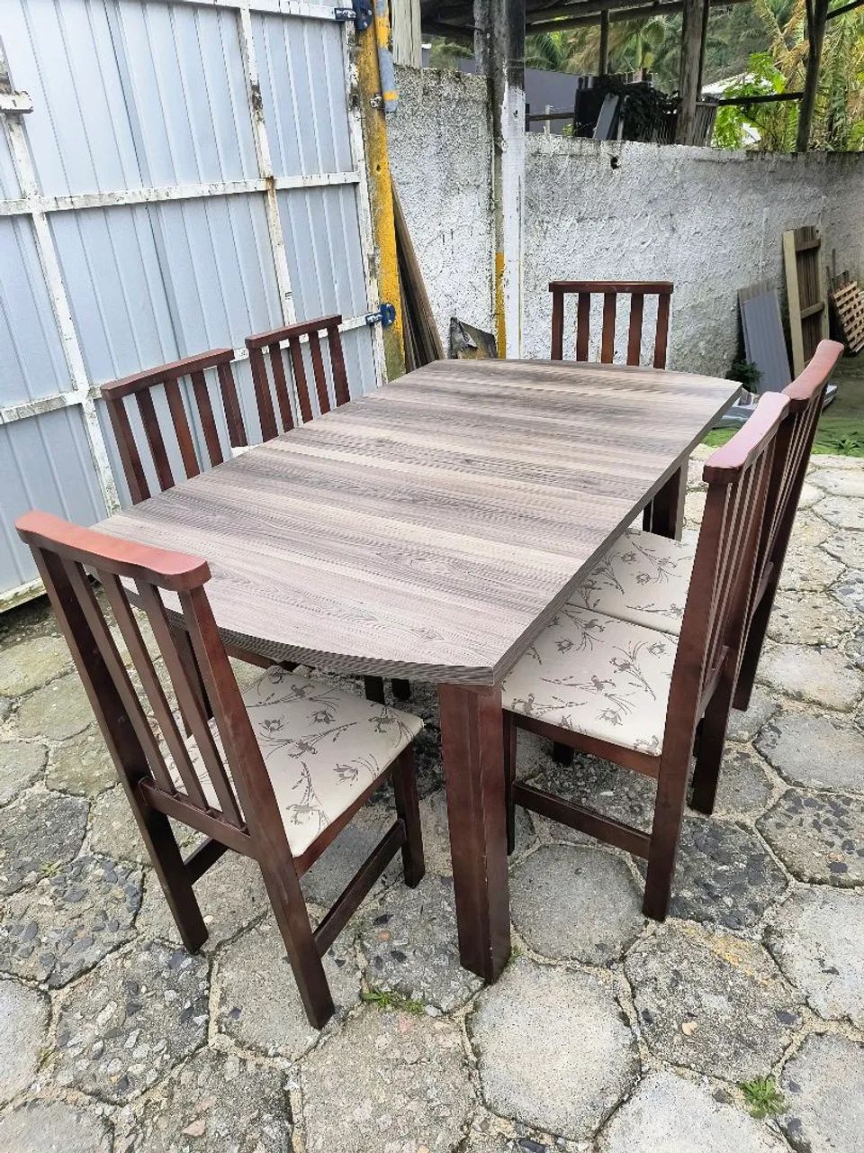 Mesa com 6 cadeiras 