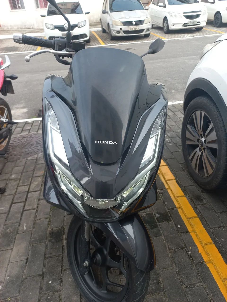 PCX de mulher. Linda e conservada 