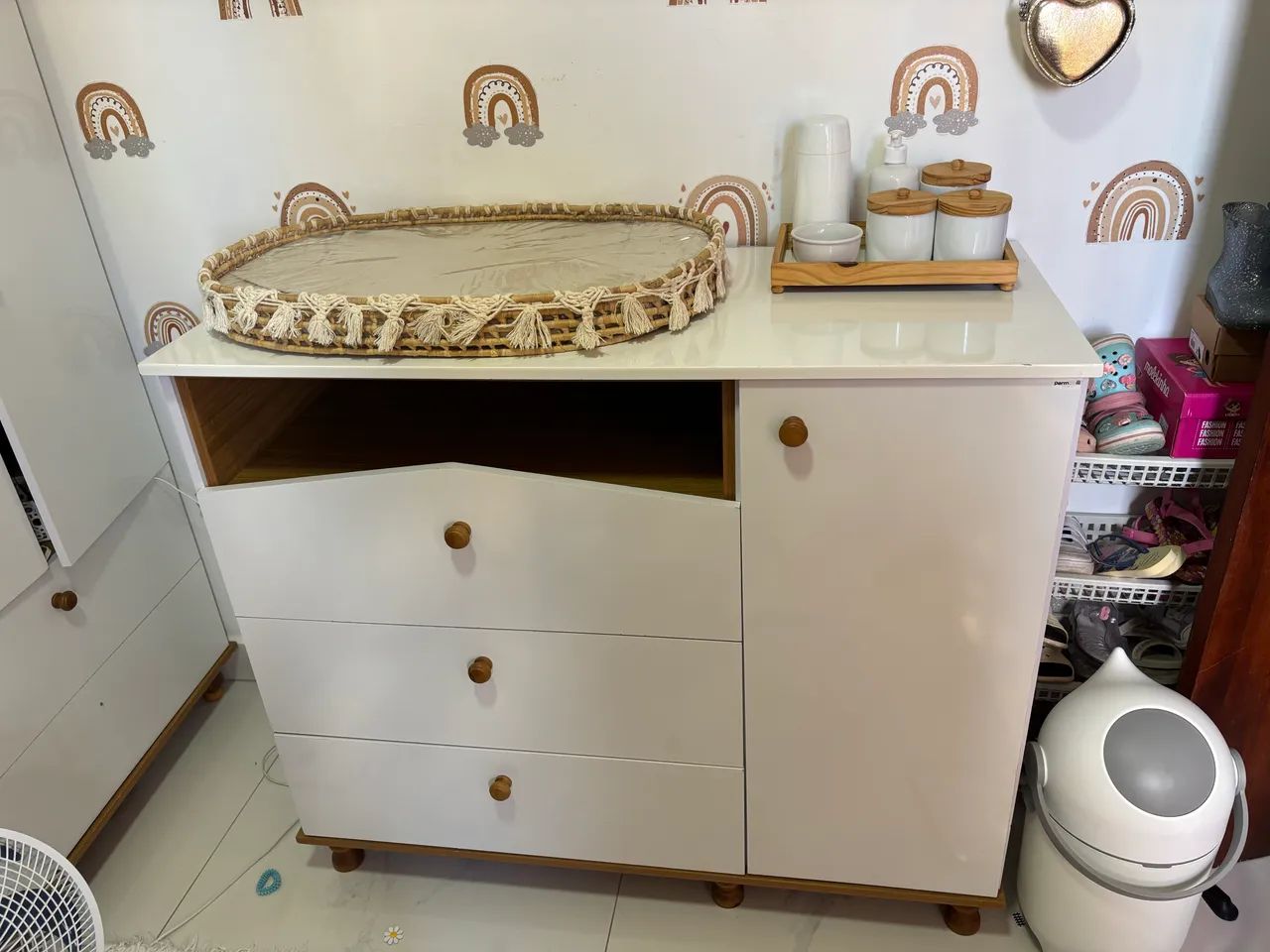 Cômoda infantil com kit higiene e trocador 