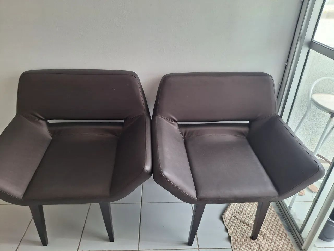 Poltronas/ 2 por 400 reias 