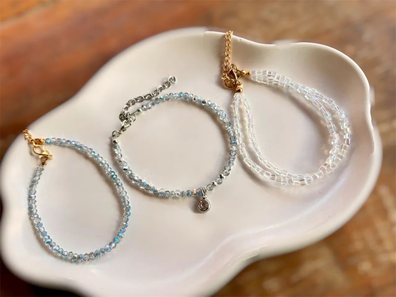 Pulseiras artesanais cristais e vidrilhos  - Foto 2