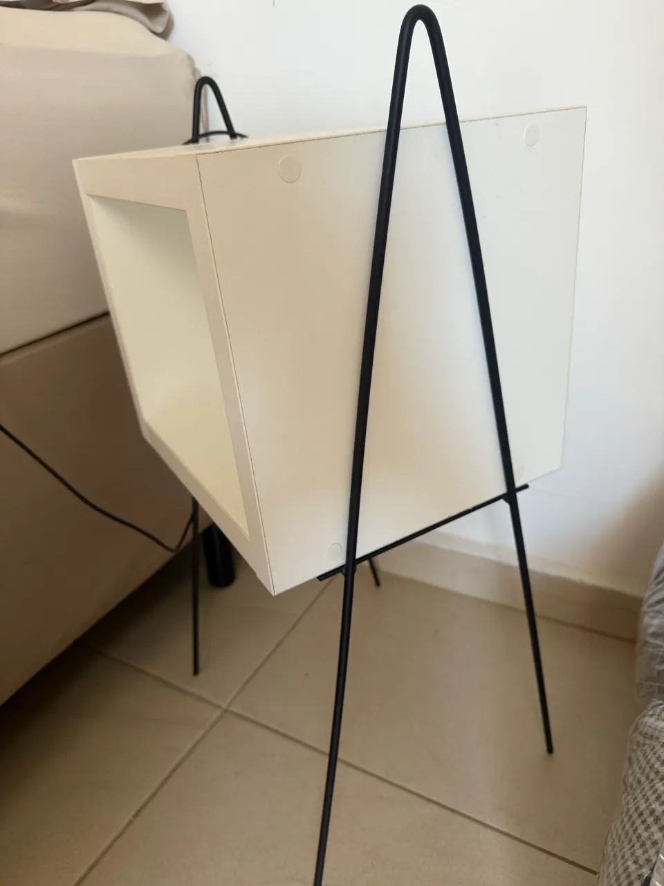 Vendo par de mesinhas de cabeceira 