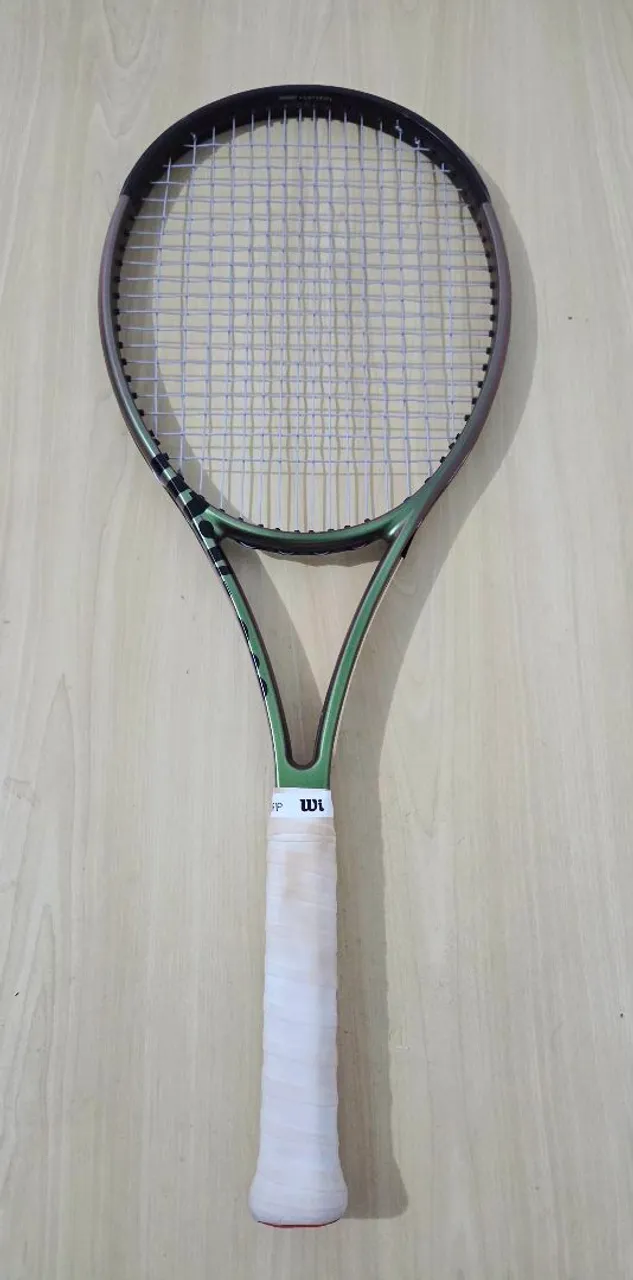 Raquete Wilson blade 98 V8 18x20 L2 - Esportes de Quadra e Ao Ar
