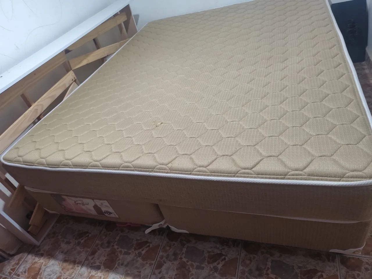 Cama Box Queen Castor Gran Hotel + Colchão - Excelente Estado - Foto 3