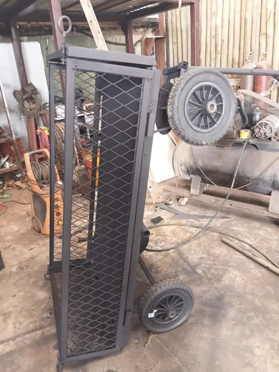 Carrinho plataforma com grades tela expandida - reforçado eixos e base - Foto 2