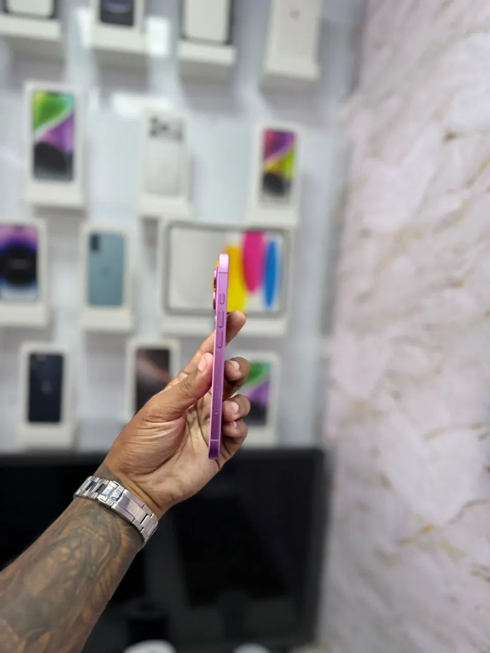 IPHONE 16 128GB ROSA<br>R$ 3.999,00 - Foto 2