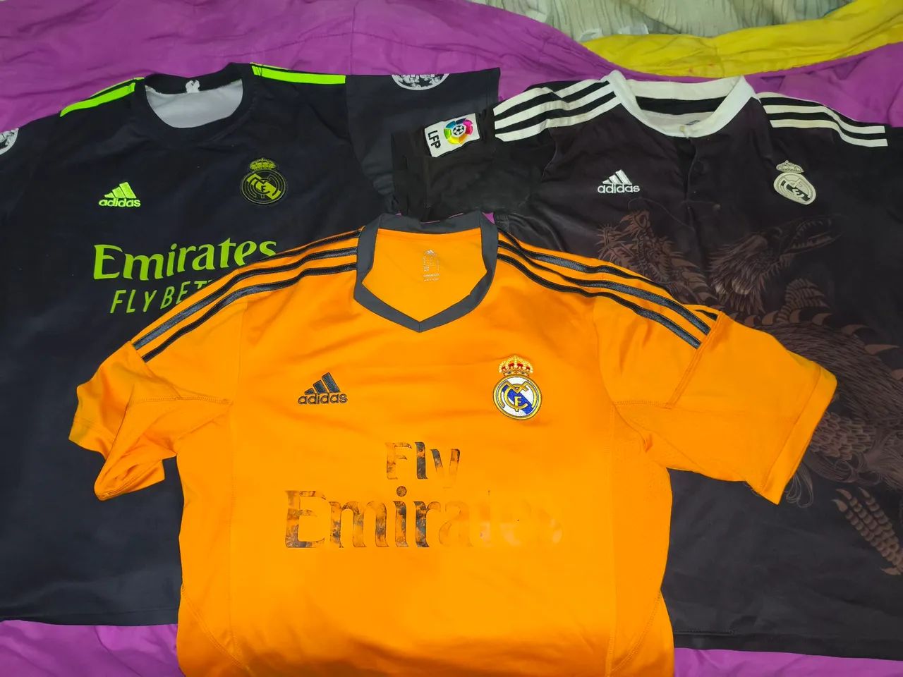 Camisas Real Madrid tamanho M com avarias 