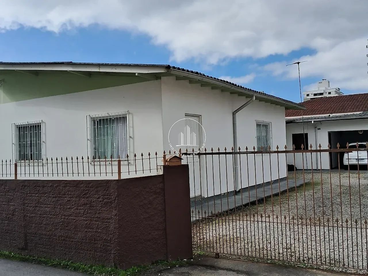 2 CASAS NO MESMO TERRENO - Centro