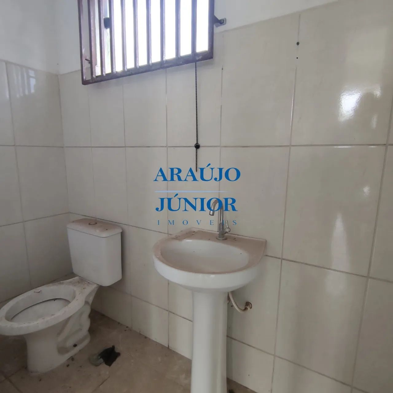 Sala Comercial no centro! Para Locação! - Foto 5
