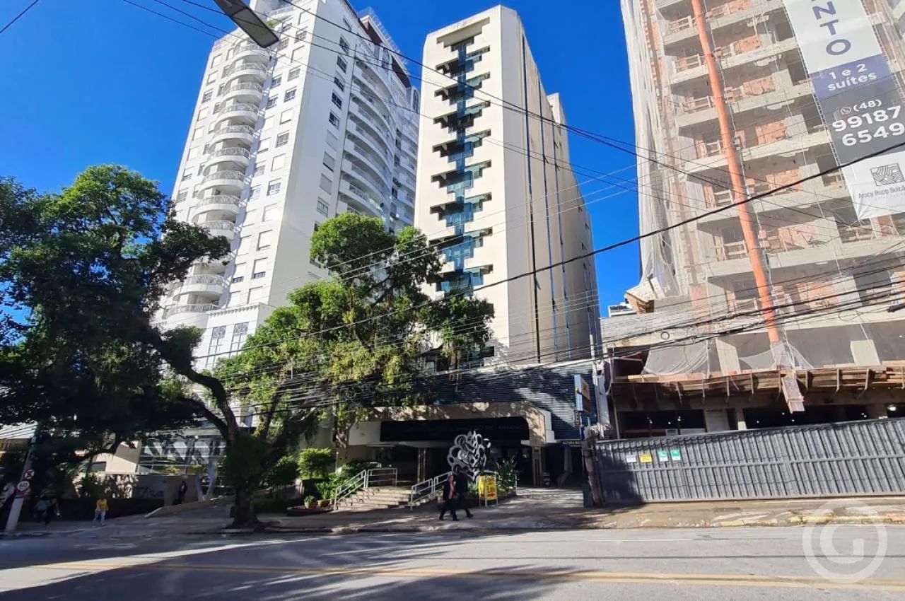 Sala comercial ampla no Centro de Florianópolis, com três vagas de garagem - Foto 2
