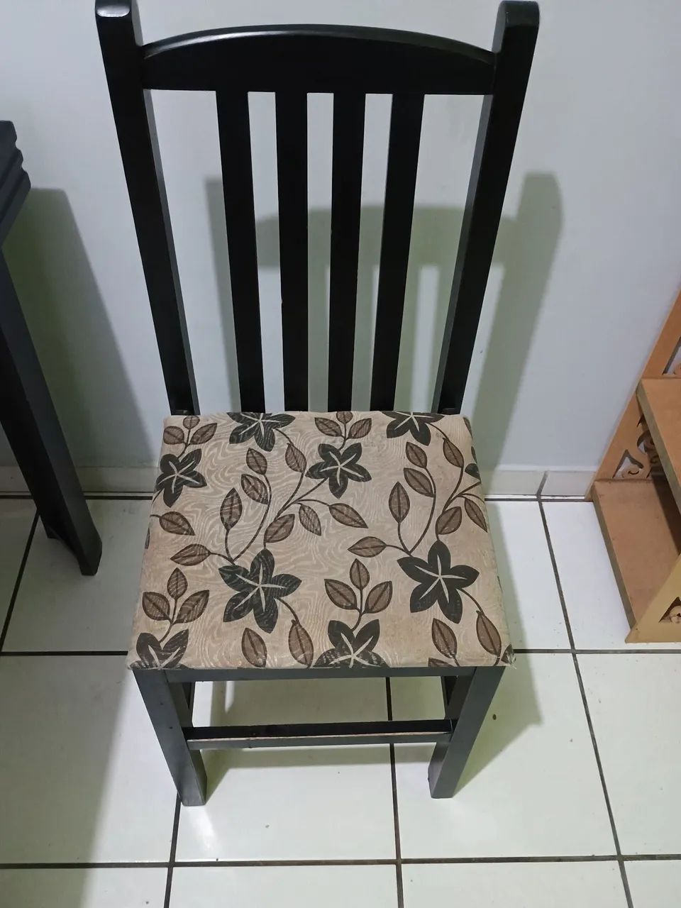 Mesa com 4 Cadeiras  em Excelente Estado  - Foto 4