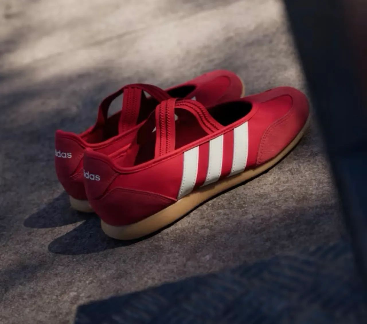 Sapatilha ADIDAS  - Foto 2