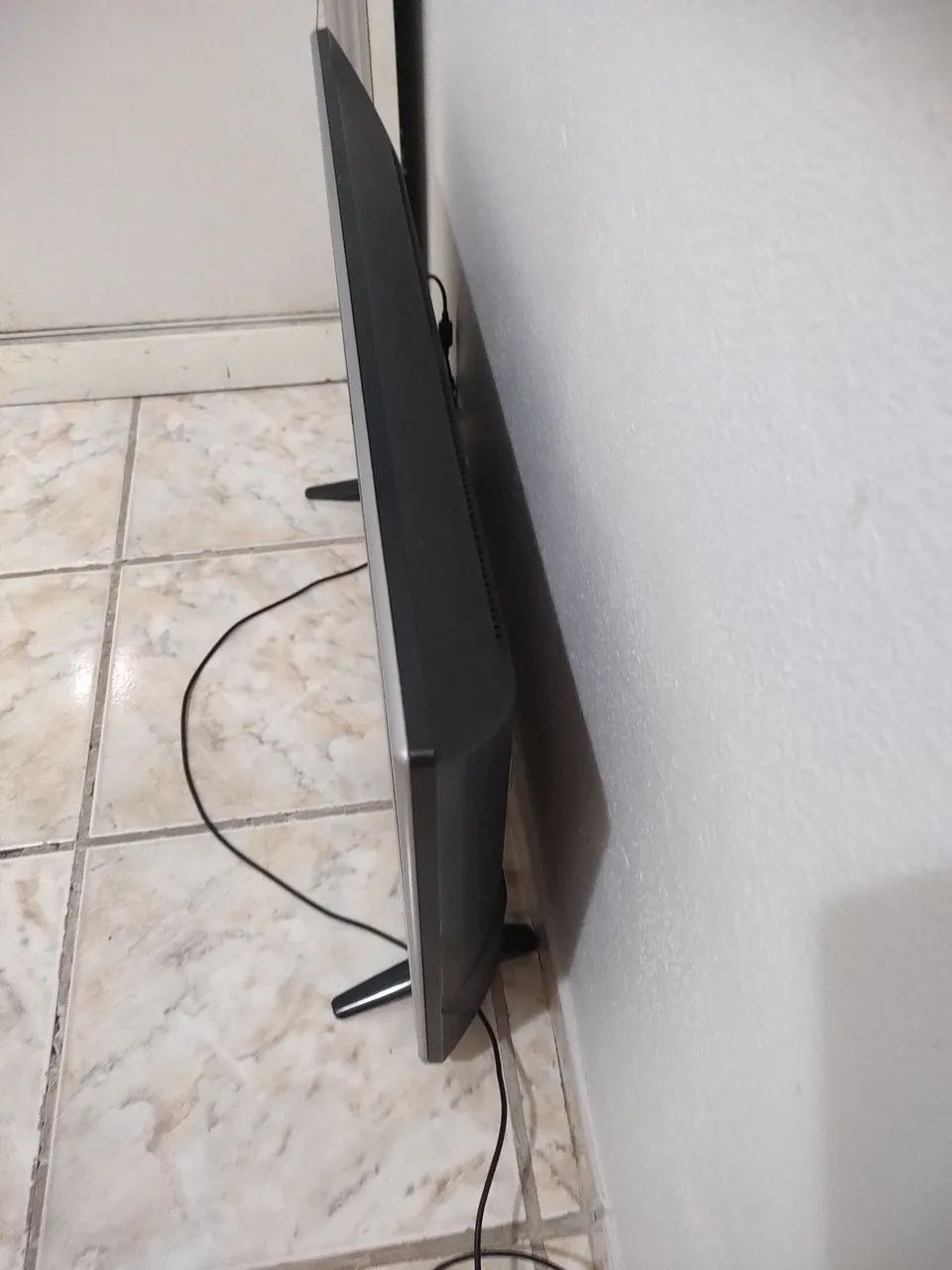 Smart TV 32" LG 32LJ600B com controle e base, funcionando, - Foto 2