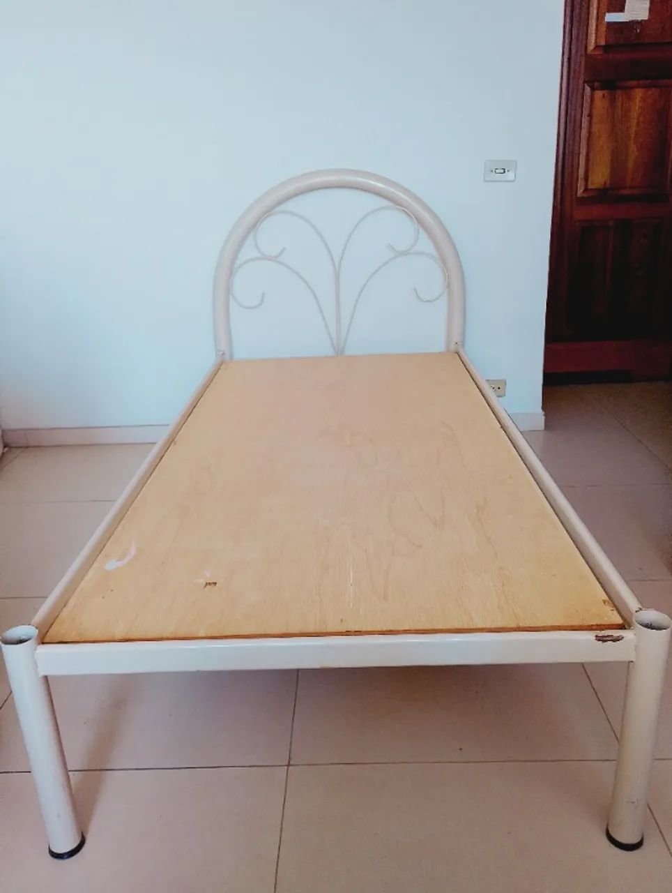 Cama de ferro solteiro