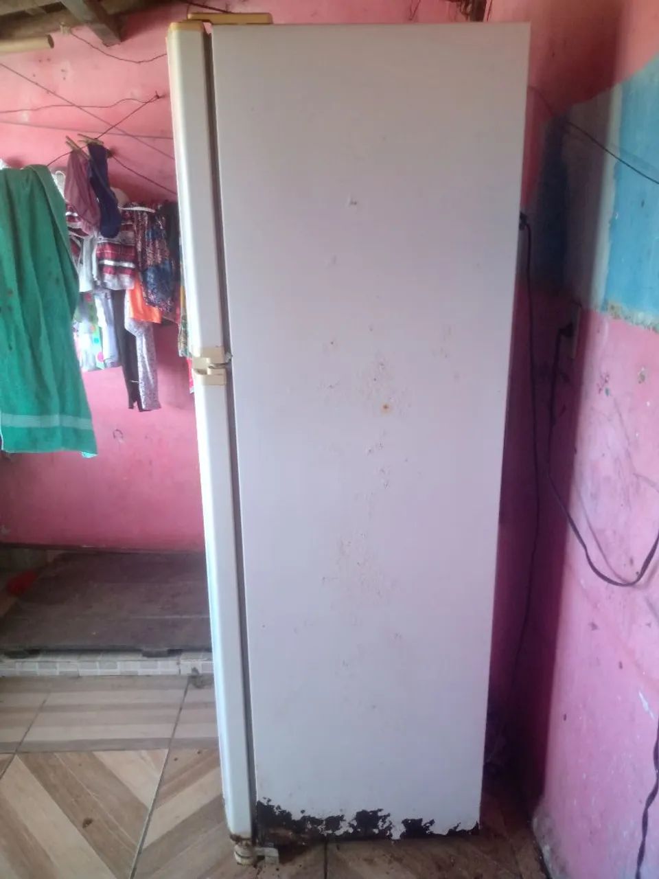 Geladeira Consul COM DEFEITO sem gelar.lê anúncio 