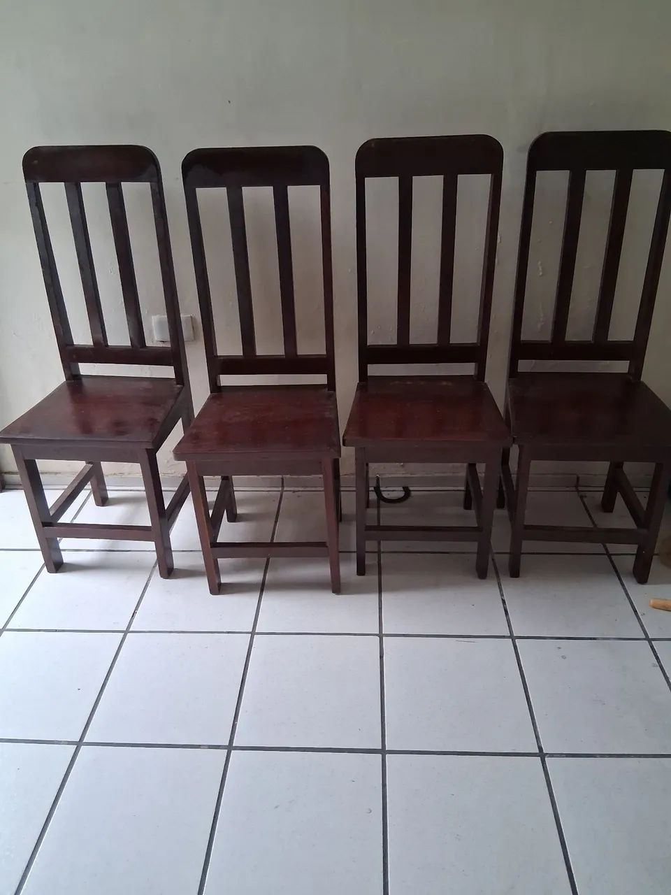 4 cadeiras madeira pura  - Foto 4