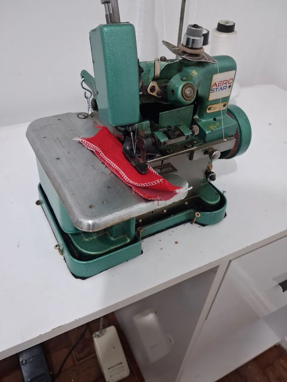 Máquina overlok  - Foto 4