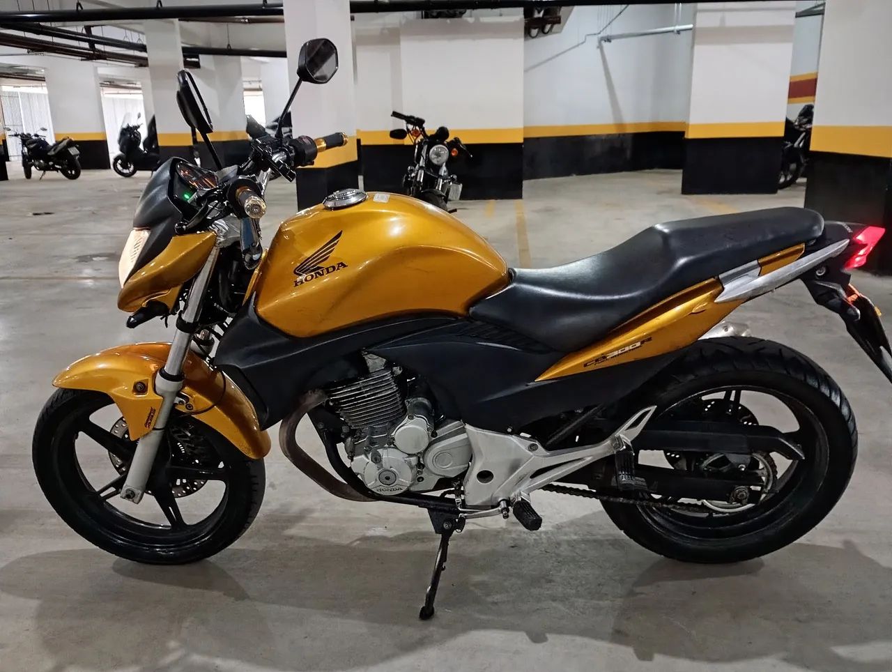CB300R DOURADA FILÉ. "BARATA" .  - Foto 2