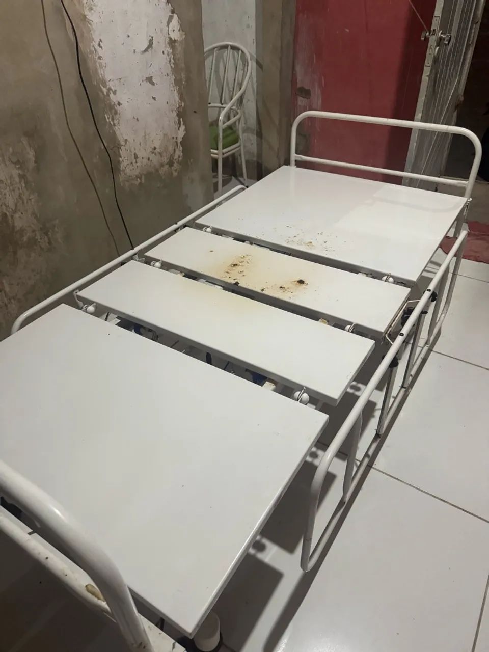 Cama motorizada, já com o colchão, sem manivela, semi novo - Foto 2