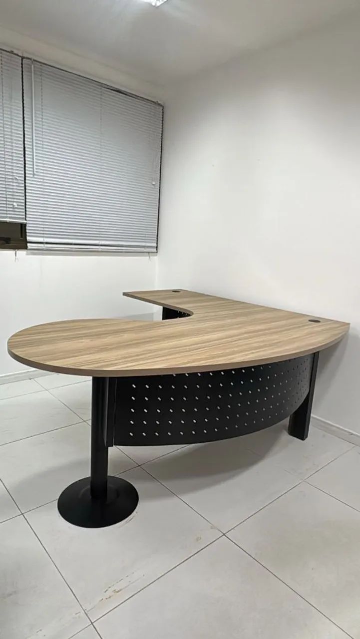 MESA DE ESCRITÓRIO SEMI NOVA 