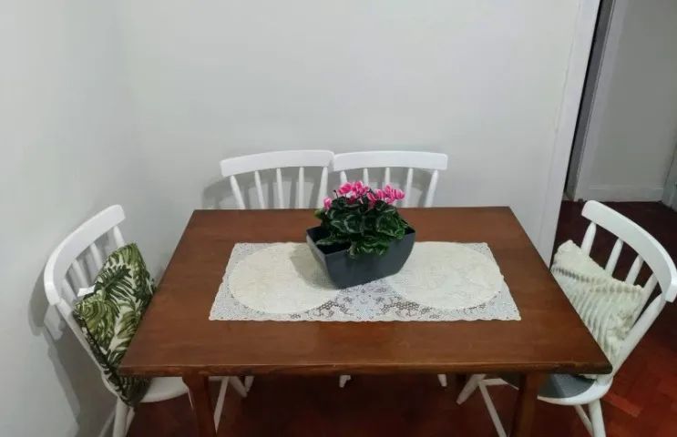 Mesa de Madeira com 4 Cadeiras  - Foto 2