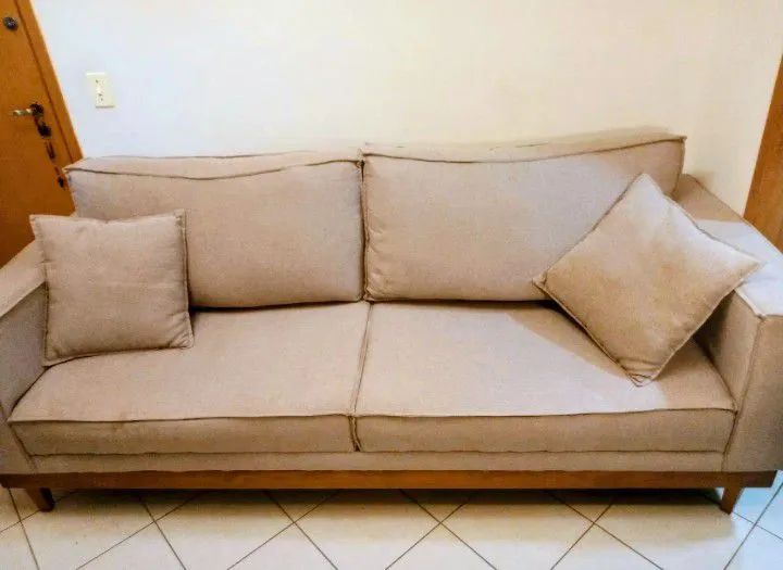VENDE-SE SOFÁ 3 LUGARES, 1 ANO DE USO - Foto 4