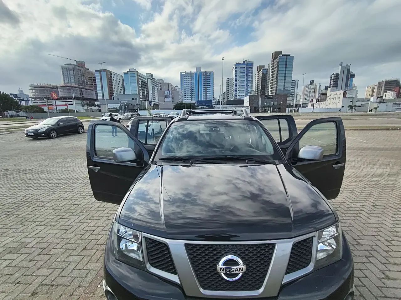 Nissan Frontier Frontier SV AT. CD 4x4 2.5 TB Dies. Aut. 2015